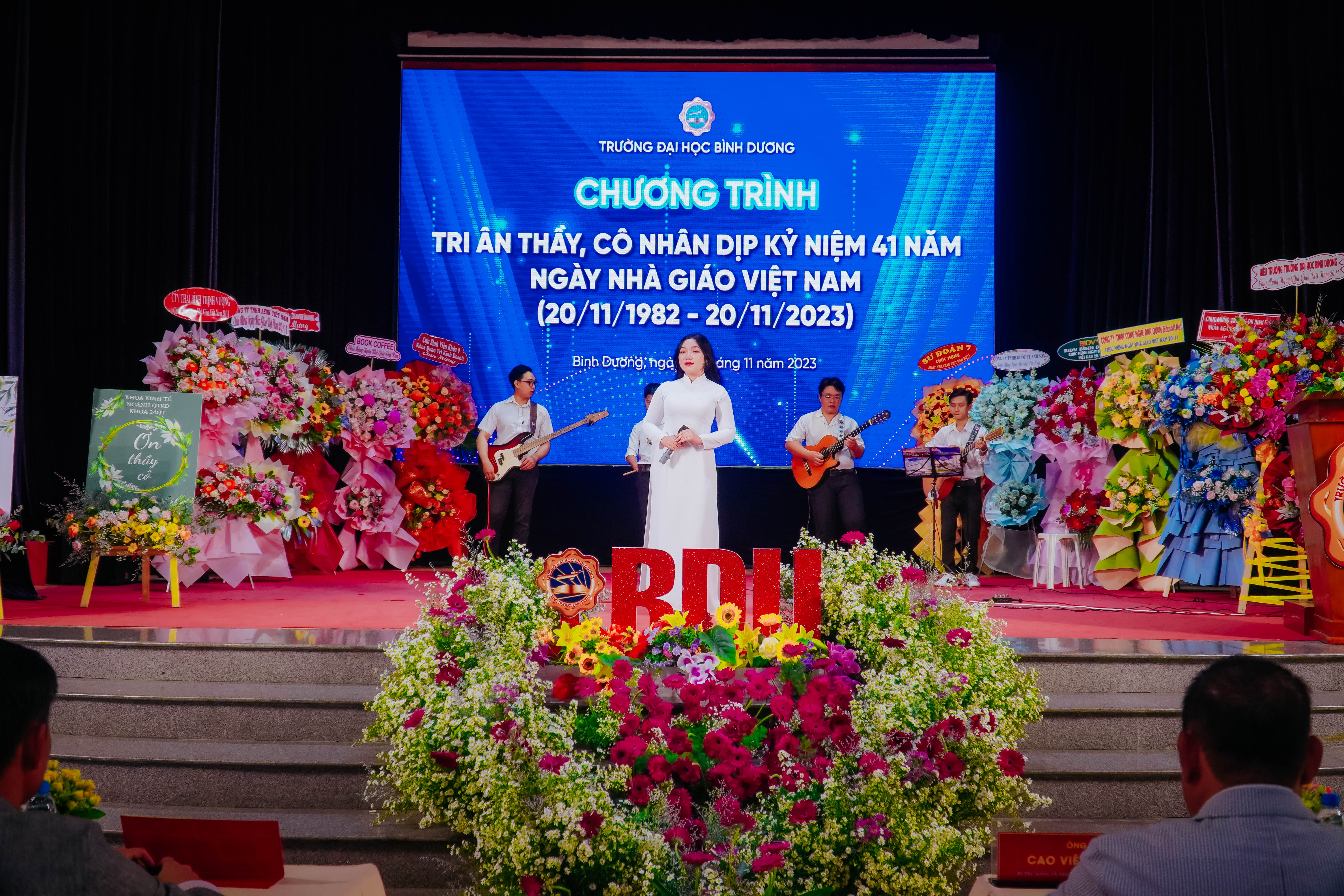 truong dai hoc binh duong to chuc chuong trinh tri an thay co 4